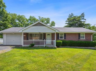 328 Henry Ave, Ballwin, MO 63011