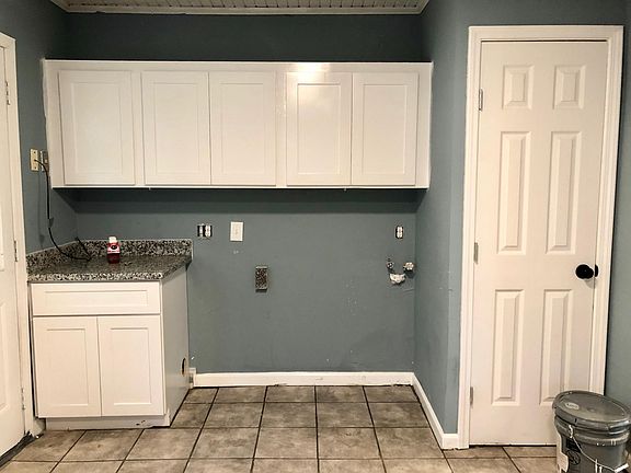 3rd image of 304 Southline St