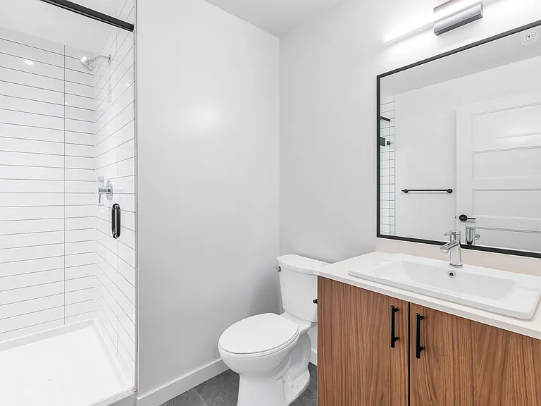 3455 Hastings St E — Photo 36