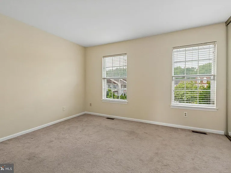 5515 Woodlawn Manor Ct — Photo 13