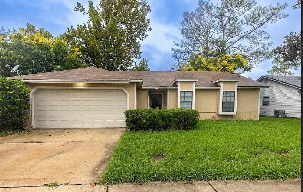 3 bed, 1306 sqft, $1,690 — Photo 1