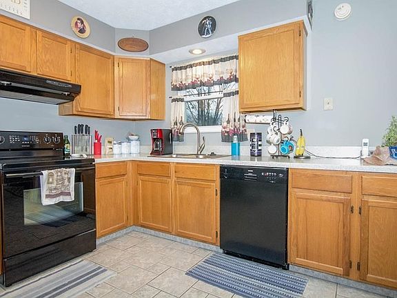 2nd image of 10084 Forestedge Ln