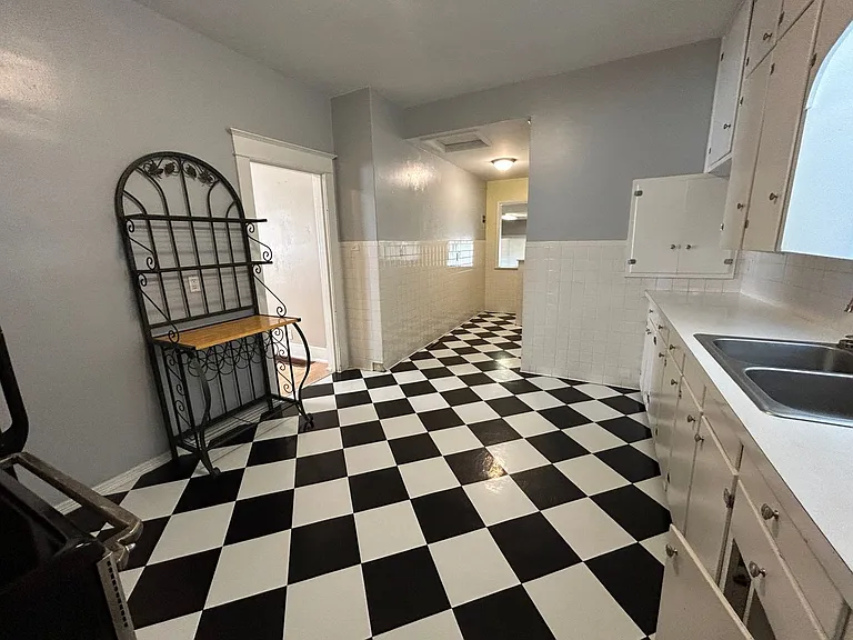 117 W Adams Ave — Photo 45