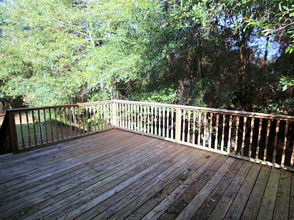 Back Deck w/ Large Yard