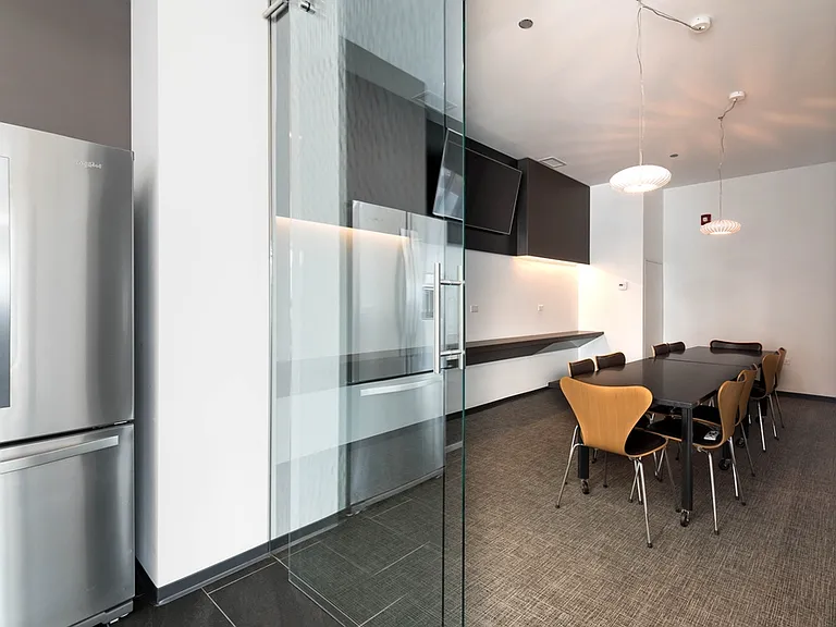 Seven 10 West — Photo 18