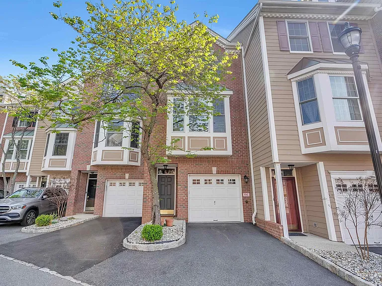 451 Albany Ct — Photo 39