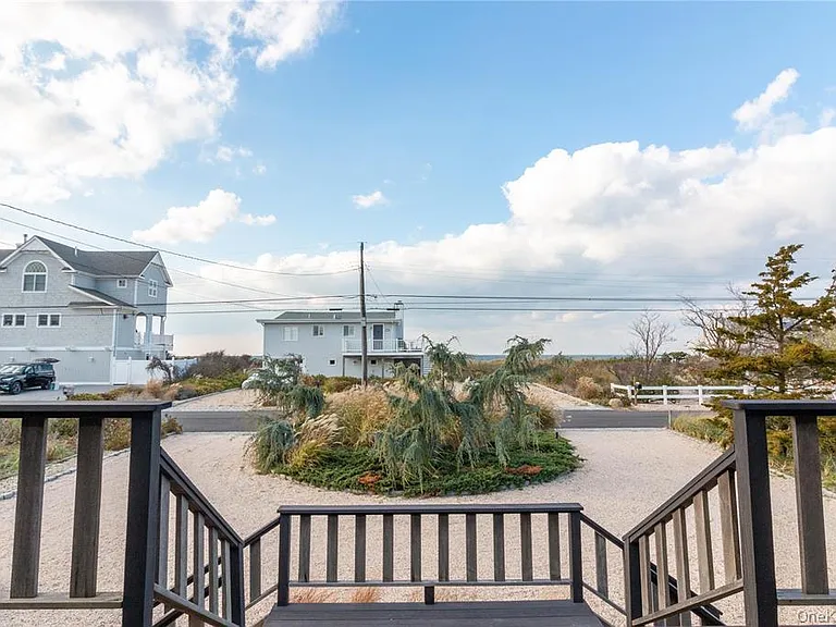 1225 Leeton Dr — Photo 2