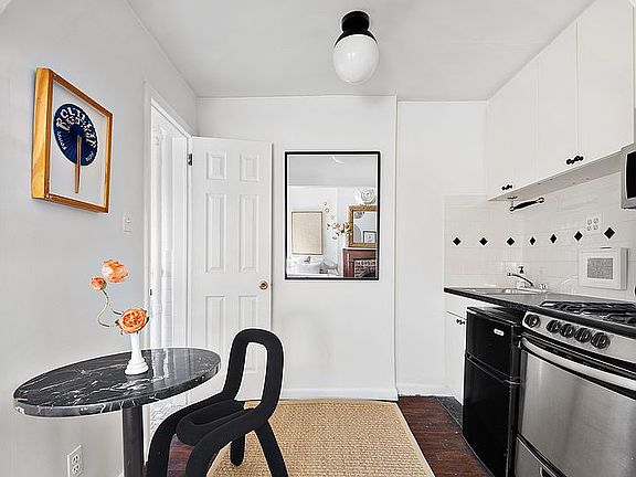 4th image of 118 Perry St #7