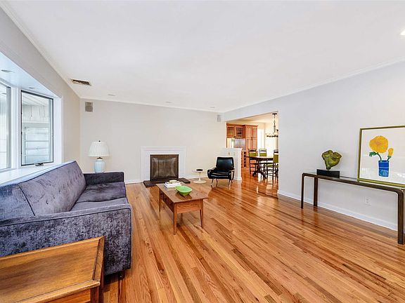 2nd image of 5 Stuart Dr E