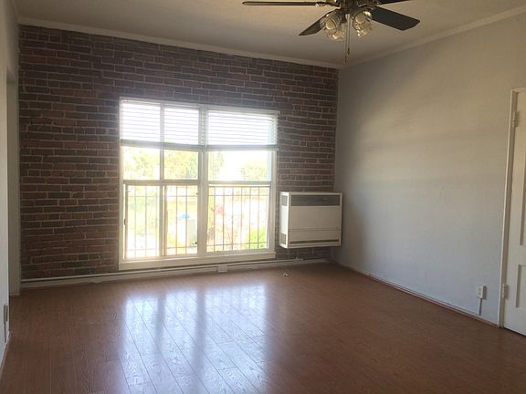 3rd image of 970 N Serrano Ave APT 5