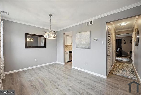 1st image of 216 Holly Dr