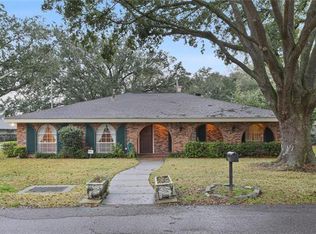 8 Cactus Ln, Saint Rose, LA 70087