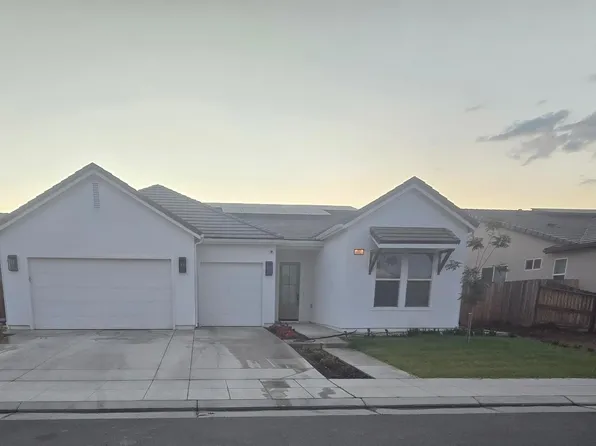 702 Atlantica Dr S, Madera, CA 93636