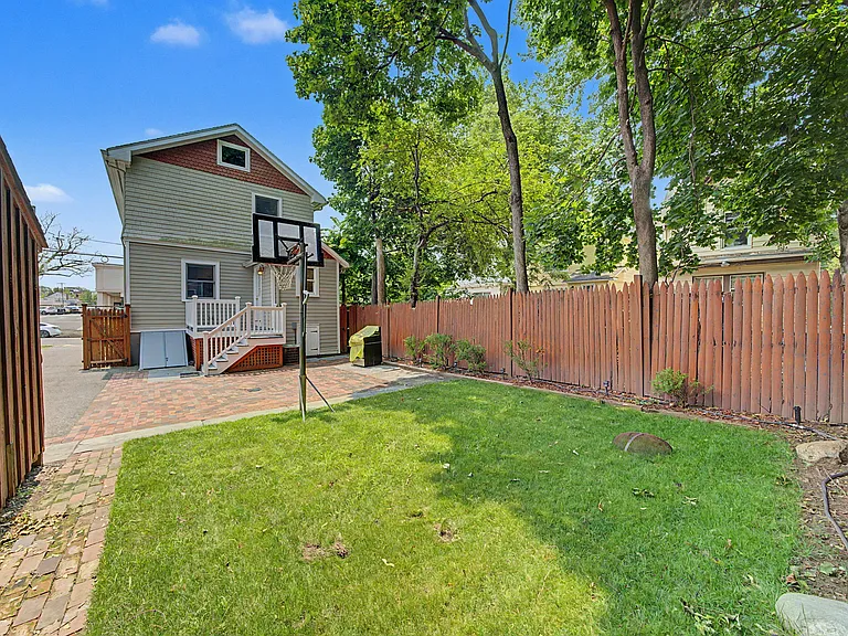 15 Chestnut St — Photo 22