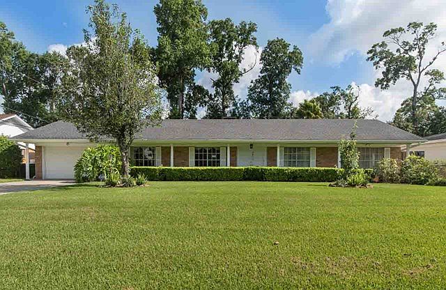 1st image of 3590 Kenwood Dr