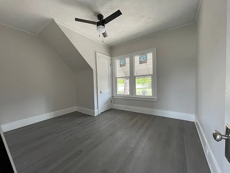 1427 Calvert Ave — Photo 5