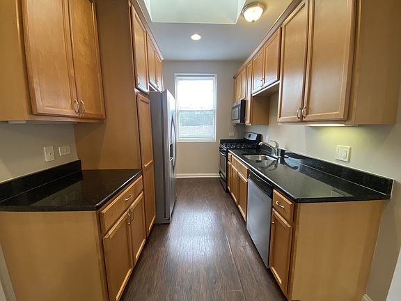 5th image of 1334 W Greenleaf Ave APT 3C