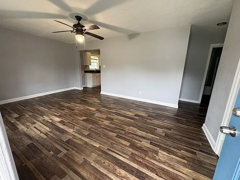 635 Sterling St — Photo 3