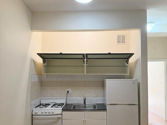 4th image of 25 W 84th St APT 3D
