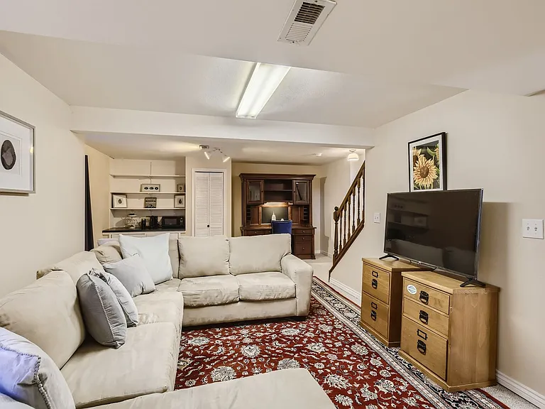 3974 Hawthorne Cir — Photo 19