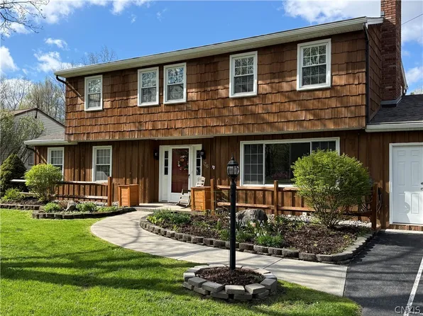136 Cedar Heights Dr, Jamesville, NY 13078