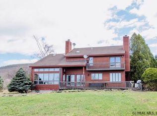 14 Pleasant Hill Dr, Poestenkill, NY 12140