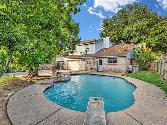 3rd image of 704 Matthews Ct