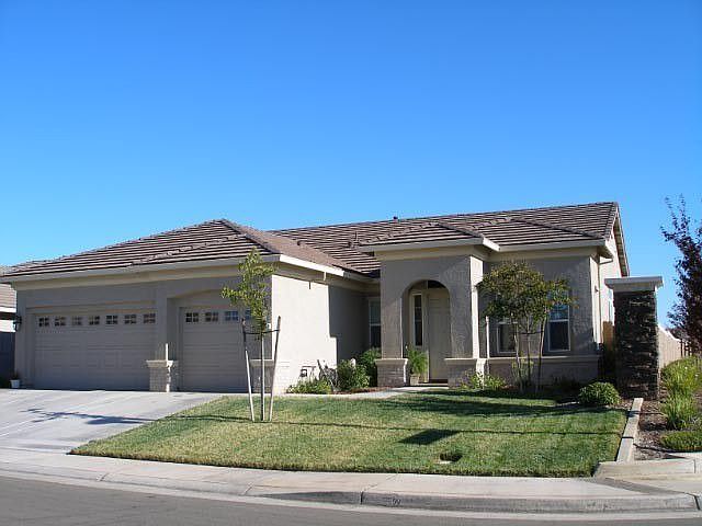 Beautiful Single Story 4 bedroom 2 bath home in Zinfancel Village