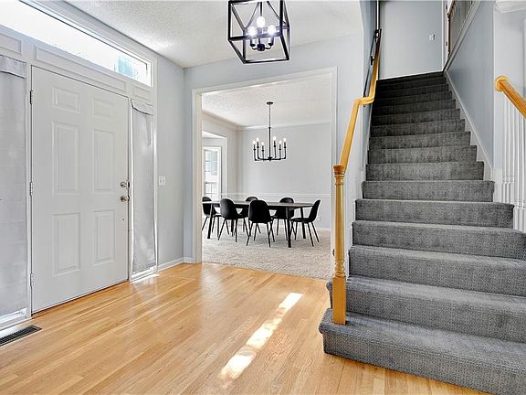 5th image of 15833 Rosewood St