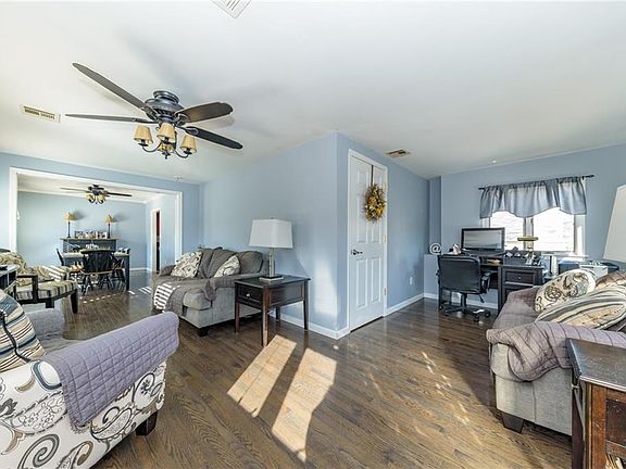 5th image of 112 Brainard Ave