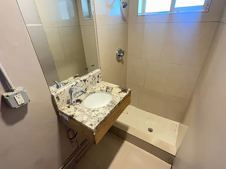 171 SW C St #7 — Photo 5