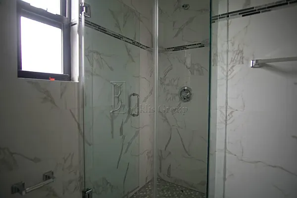 Rented by Bouklis Group | media 18