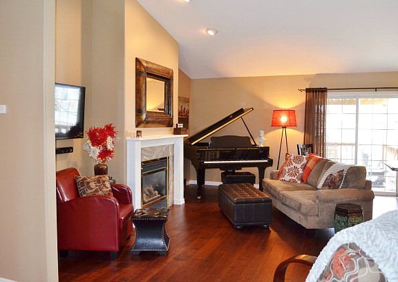 3rd image of 440 Hickory Cir
