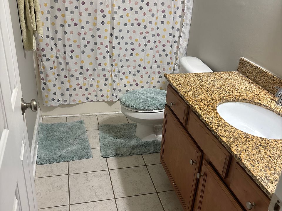 1st image of 204 Holly Ln #1