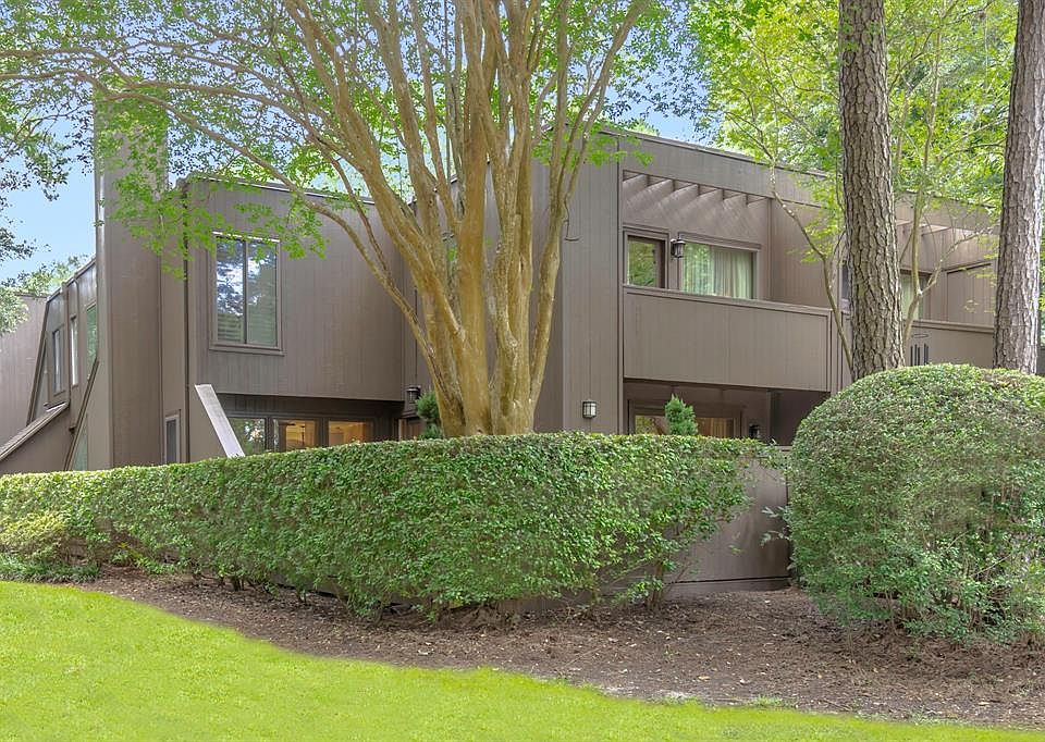 1st image of 279 Litchfield Ln