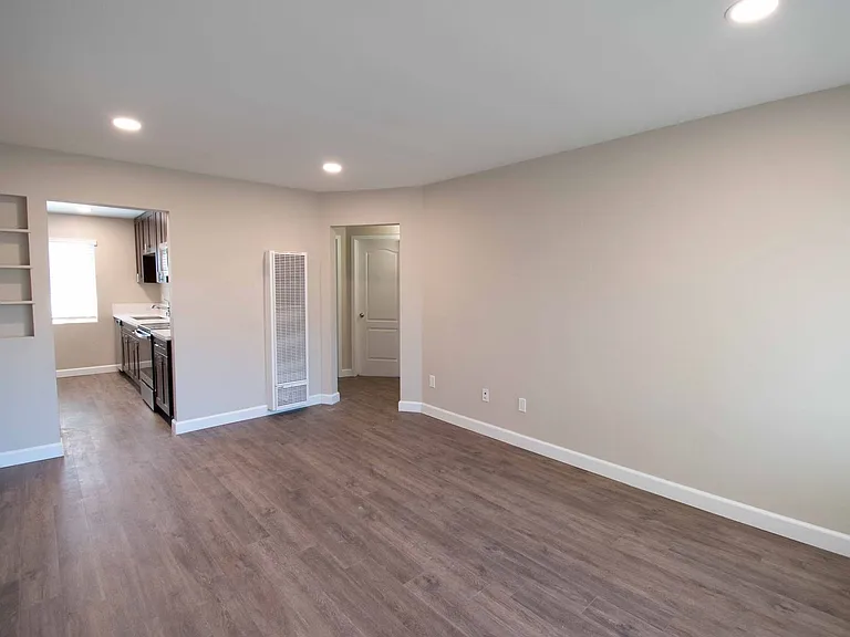 Foothill Manor — Photo 3