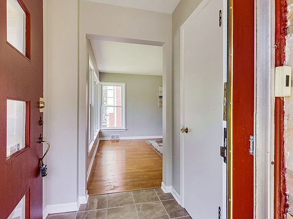 4th image of 8253 Lawndale Ave