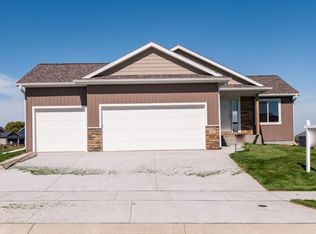 6427 Fairway Dr NW, Rochester, MN 55901