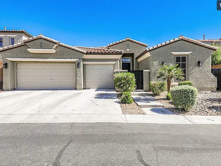 9956 Village Walk Ave — Photo 1