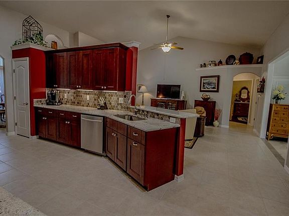 5th image of 713 N Ridgewood Ave