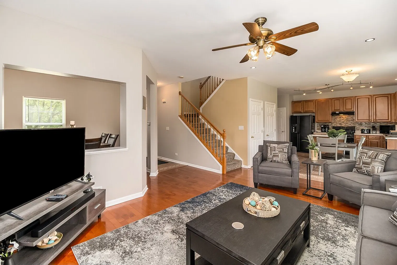 3 bed, 2.5 bath, $14,049 — Photo 3