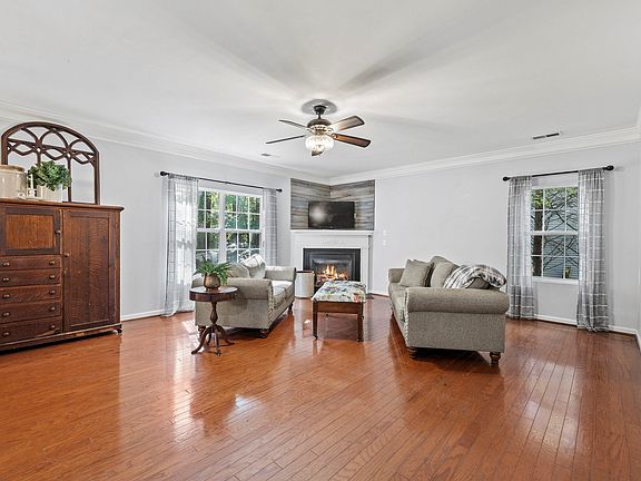 5th image of 218 River Hills Dr