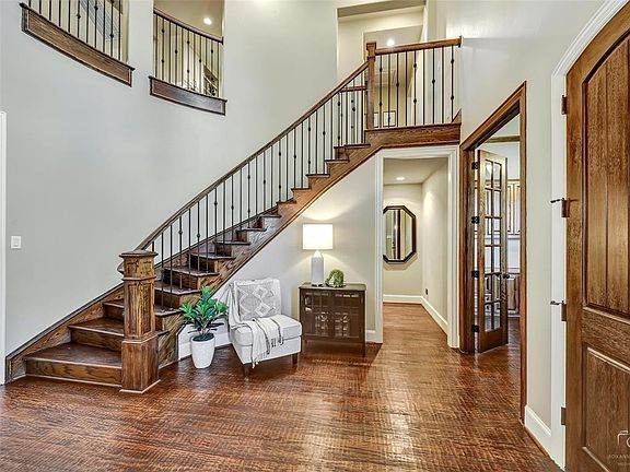 5th image of 14981 Foxbriar Ln