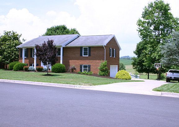 3rd image of 3855 Nutmeg Ct