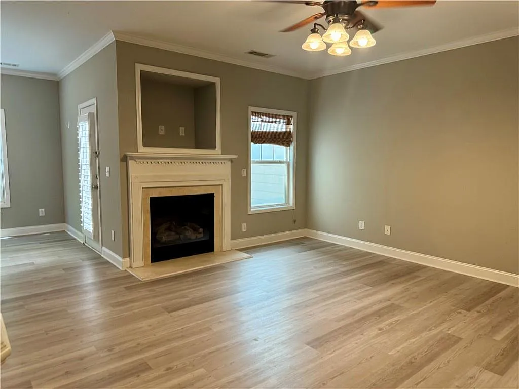 3 bed, 2.5 bath, 1960 sqft, $2,975 — Photo 2