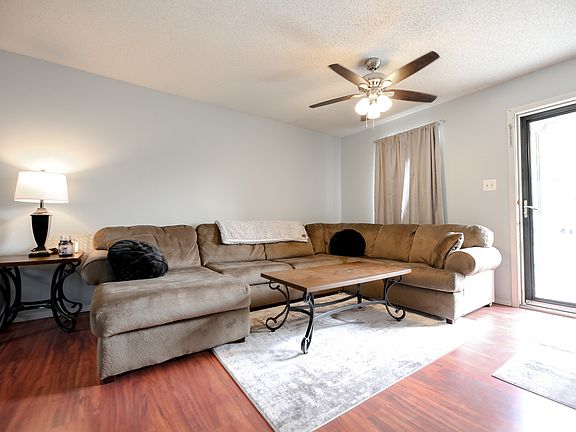 4th image of 382 W Ouachita #204