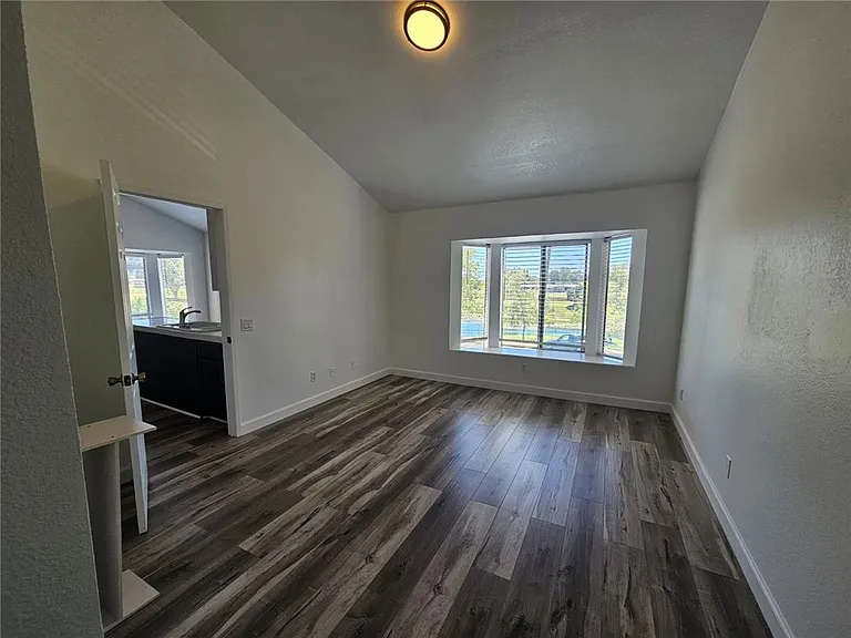 517 S Hewes St #B — Photo 5