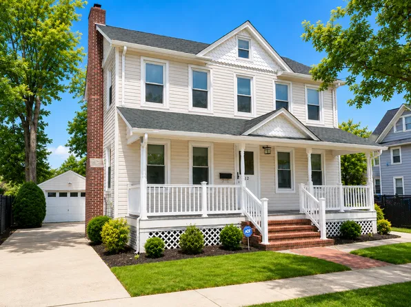 120 S 2nd St APT 1, Lindenhurst, NY 11757