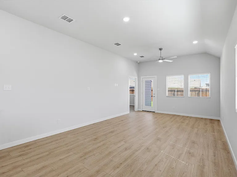 508 Green Grass Dr — Photo 10