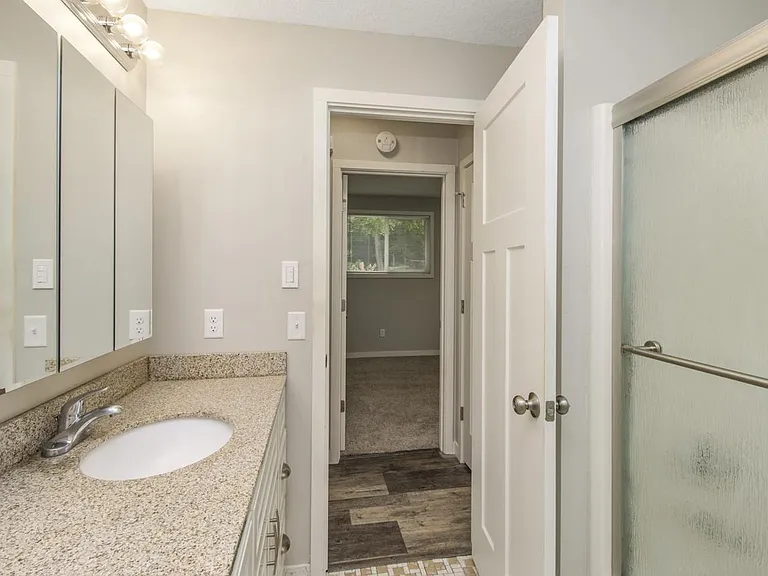 304 4th Ave NW #2 — Photo 16